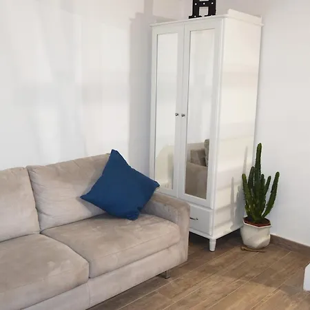 Bright And Cosy Appartament Near The Center شقة